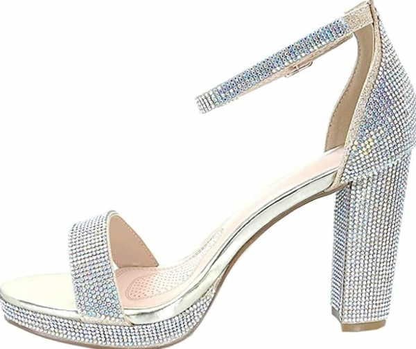 Sepatu hak tinggi dengan detail aksen berkilauan